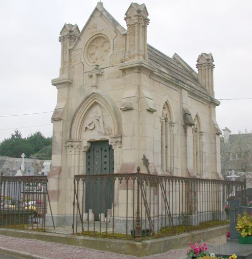 Erquy - Chapelle funraire du cimetire